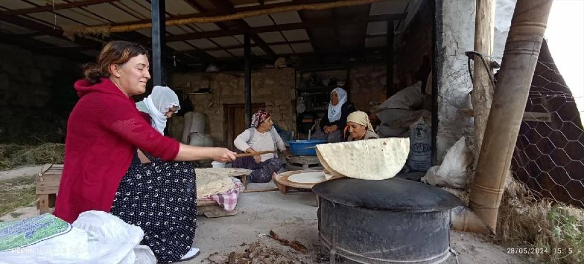 Tunceli’de kadınlar ekmek üretimindeki zorluğun üstesinden imece usulüyle geliyor