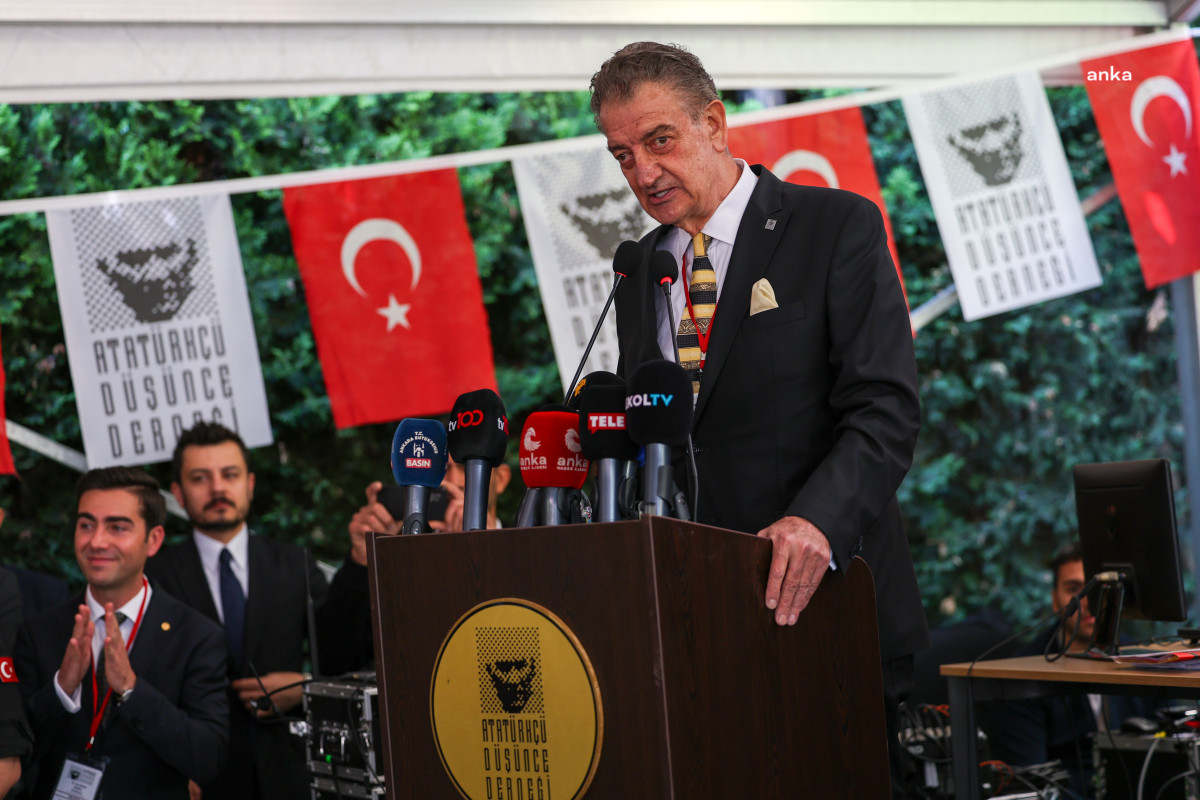 Atatürkçü Düşünce Derneği Genel Başkanlığı'na yeniden Hüsnü Bozkurt seçildi
